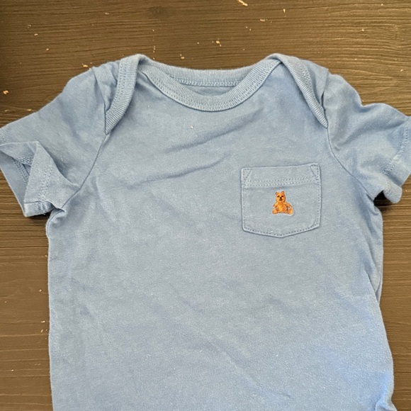 3 Gap Onesies with Bear Embroidery - 100% cotton - Picture 5 of 6